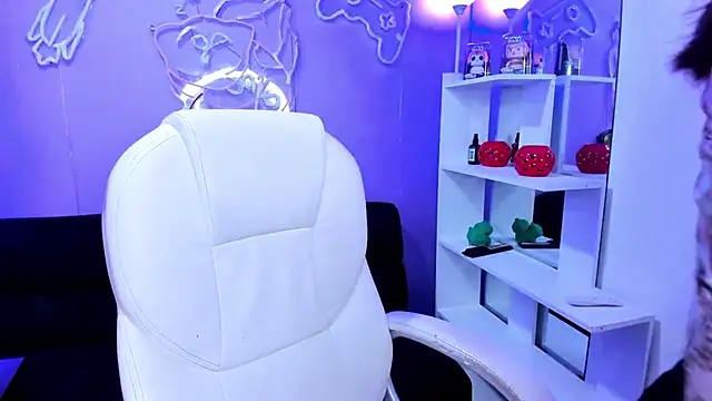 Emma monserrat online show from April 20, 2026, 11:13 am