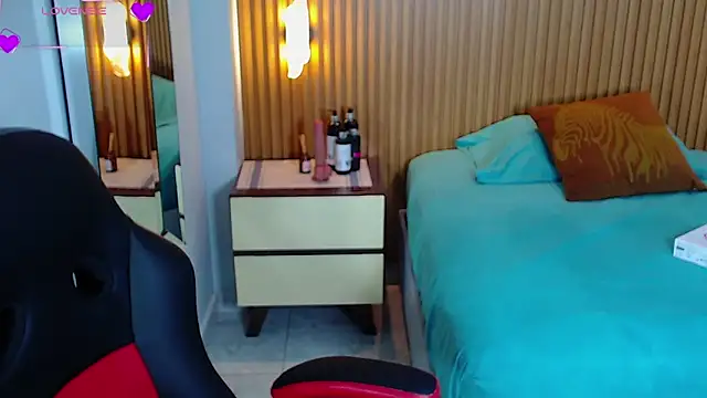 Snapshot of LUCYAMARS1 chatting on November 12, 2025, 12:49 pm LUCYAMARS1 online show from November 12, 2025, 12:49 pm