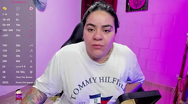 Snapshot of Sharon_hils chatting on December 16, 2024, 10:34 pm Sharon hils online show from December 16, 2024, 10:34 pm