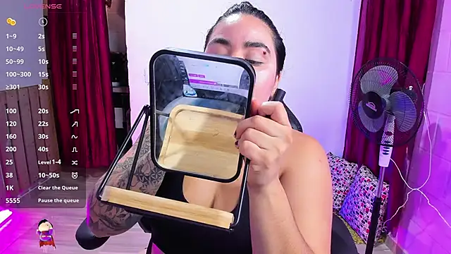 Snapshot of Sharon_hils chatting on January 3, 2025, 5:42 pm Sharon hils online show from January 3, 2025, 5:42 pm