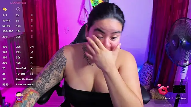 Snapshot of Sharon_hils chatting on January 16, 2025, 3:35 pm Sharon hils online show from January 16, 2025, 3:35 pm