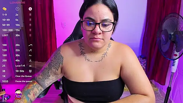 Snapshot of Sharon_hils chatting on January 16, 2025, 6:37 pm Sharon hils online show from January 16, 2025, 6:37 pm