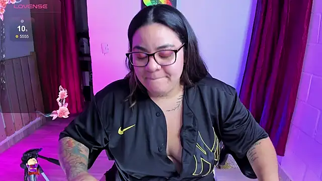 Snapshot of Sharon_hils chatting on January 24, 2025, 10:30 pm Sharon hils online show from January 24, 2025, 10:30 pm