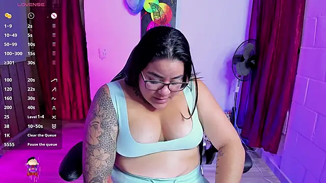 Snapshot of Sharon_hils chatting on February 6, 2025, 4:14 pm Sharon hils online show from February 6, 2025, 4:14 pm