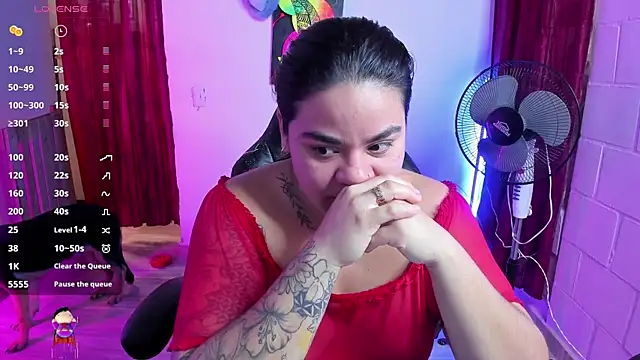 Snapshot of Sharon_hils chatting on February 9, 2025, 3:23 pm Sharon hils online show from February 9, 2025, 3:23 pm