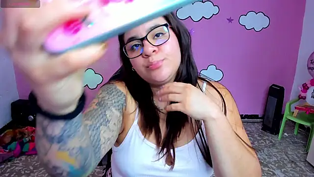 Sharon hils online show from April 15, 2026, 7:58 pm