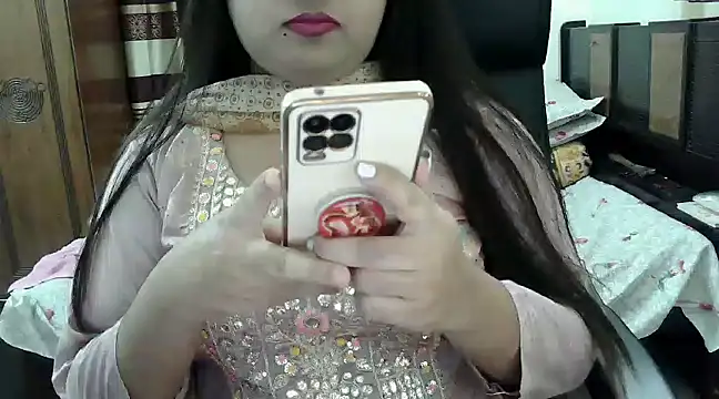 Snapshot of SweetGirlRani143 chatting on January 1, 2025, 4:50 pm SweetGirlRani143 online show from January 1, 2025, 4:50 pm