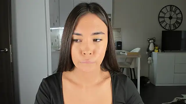 nilliluv online show from November 26, 2025, 9:54 am