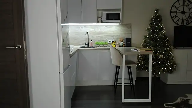 nilliluv online show from January 14, 2026, 4:12 pm