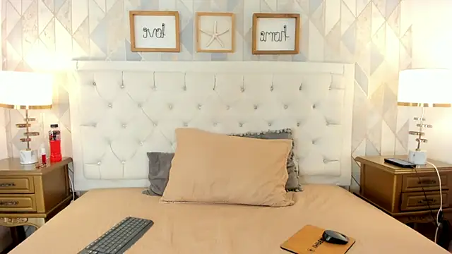 SamanthaFerrer   online show from December 20, 2025, 12:12 pm