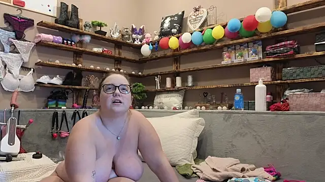 Snapshot of Kimberly-Caprice chatting on February 11, 2025, 11:32 am Kimberly-Caprice online show from February 11, 2025, 11:32 am