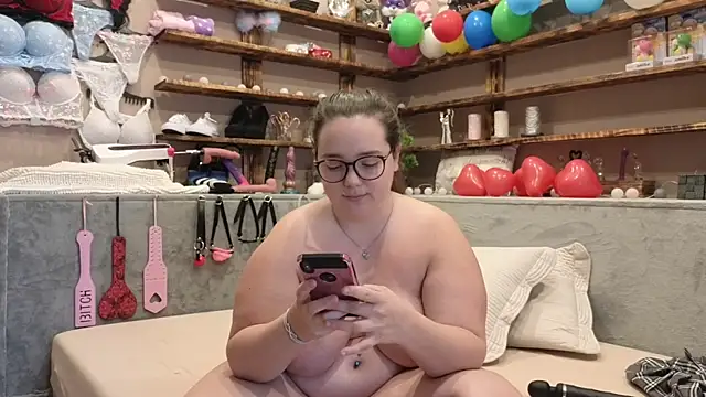 Snapshot of Kimberly-Caprice chatting on March 17, 2025, 8:18 am Kimberly-Caprice online show from March 17, 2025, 8:18 am