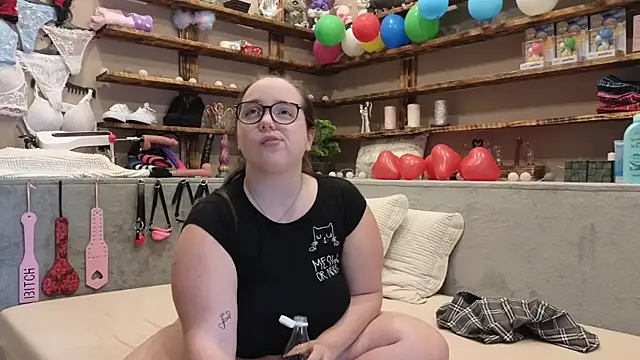 Snapshot of Kimberly-Caprice chatting on March 17, 2025, 11:21 am Kimberly-Caprice online show from March 17, 2025, 11:21 am