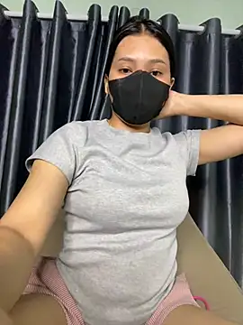 Snapshot of Ly_Coca24 chatting on February 7, 2025, 3:52 pm Ly Coca24 online show from February 7, 2025, 3:52 pm