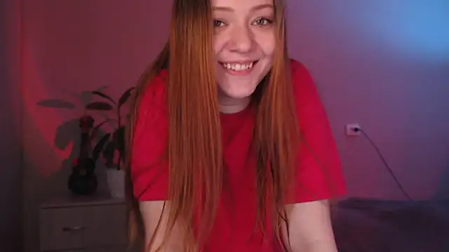 Snapshot of SarahSweetie chatting on November 5, 2025, 3:34 pm SarahSweetie online show from November 5, 2025, 3:34 pm