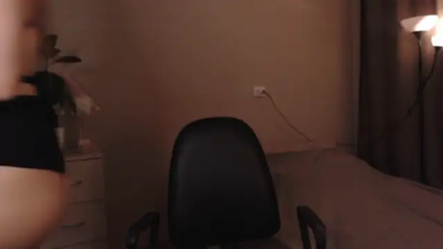 Snapshot of SarahSweetie chatting on November 18, 2025, 4:11 pm SarahSweetie online show from November 18, 2025, 4:11 pm