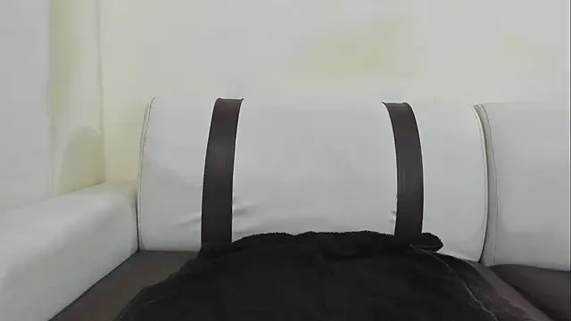 lunainsane58 online show from June 1, 2026, 10:33 pm