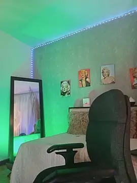 nahiarapalmer19 online show from September 21, 2025, 4:41 pm