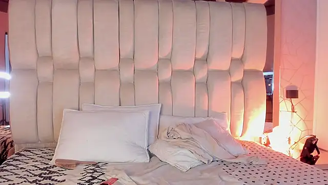 Isa Little Star online show from April 4, 2026, 3:49 am