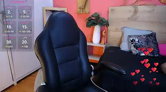 scarlet-foox online show from March 13, 2025, 3:17 pm