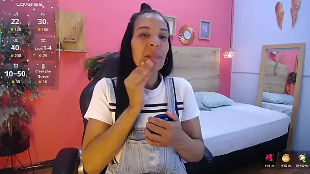 scarlet-foox online show from September 19, 2025, 12:06 pm