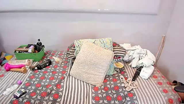 latinasexymoon online show from February 25, 2025, 8:41 pm