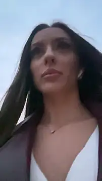 tina akira online show from November 4, 2025, 3:22 pm