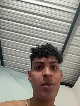 ValenSuarez25 online show from June 30, 2026, 12:55 am