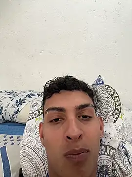 ValenSuarez25 online show from August 8, 2026, 5:15 pm
