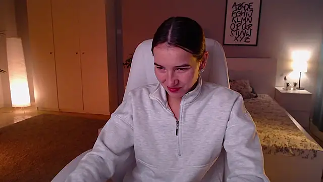 Bellla Haddid online show from October 12, 2025, 1:04 am