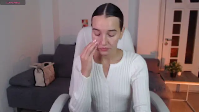 Bellla Haddid online show from October 15, 2025, 1:06 am