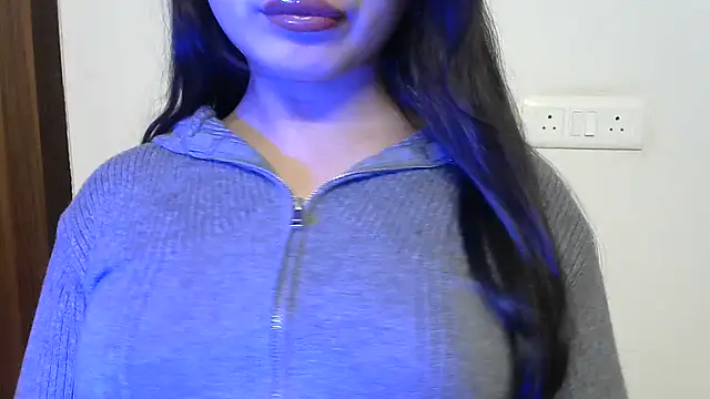 amrita2210 online show from March 16, 2026, 8:13 pm