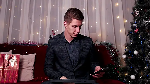 Snapshot of Chris_Brien chatting on December 25, 2024, 2:46 am Chris Brien online show from December 25, 2024, 2:46 am
