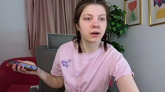 Baby Evalena online show from May 29, 2026, 5:27 am
