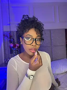 Lola King online show from March 7, 2026, 4:31 am