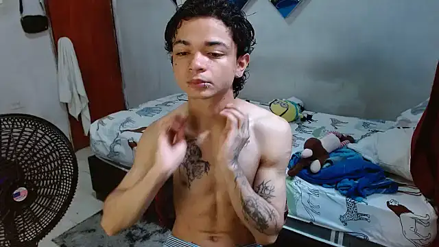 Lovebeng  online show from November 6, 2025, 6:09 pm