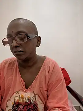 mamakarma1403 online show from June 13, 2026, 6:06 pm