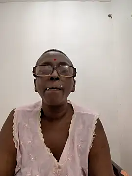 mamakarma1403 online show from June 25, 2026, 5:12 am