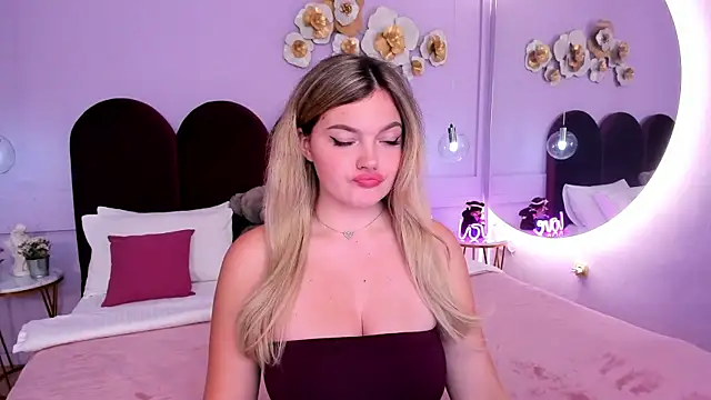 Snapshot of ZaraBloom chatting on October 20, 2025, 3:23 pm ZaraBloom online show from October 20, 2025, 3:23 pm