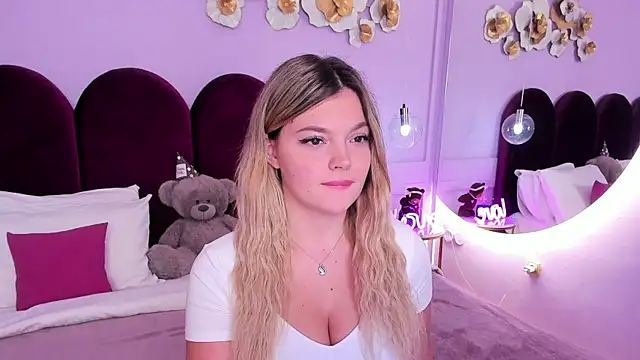 ZaraBloom online show from December 5, 2025, 3:30 pm