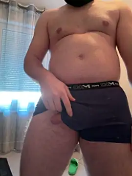 Snapshot of tiou72 chatting on February 5, 2026, 2:33 pm tiou72 online show from February 5, 2026, 2:33 pm