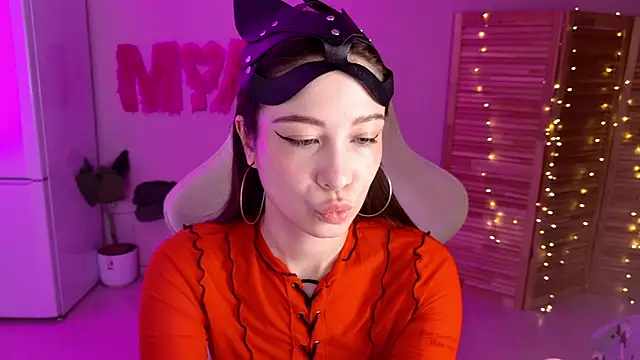 Miss Mia Murr online show from October 8, 2025, 4:32 am