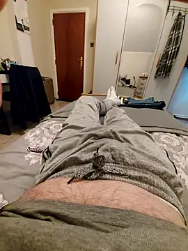 pascalino100 online show from October 9, 2025, 4:38 pm