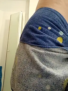 pascalino100 online show from April 6, 2026, 5:41 am