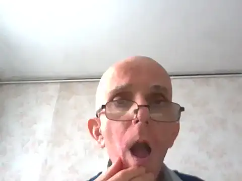 mariusica1xh online show from November 5, 2025, 10:37 am