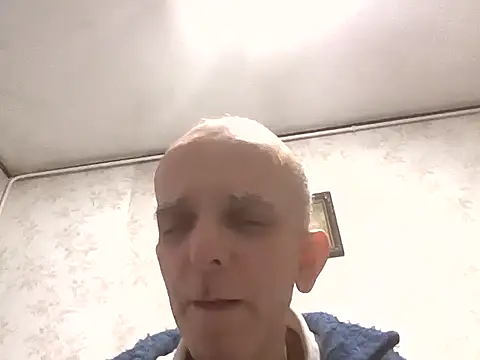 mariusica1xh online show from December 5, 2025, 7:32 pm