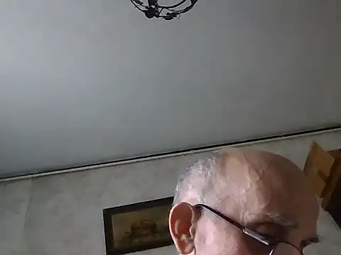 mariusica1xh online show from December 15, 2025, 12:20 pm