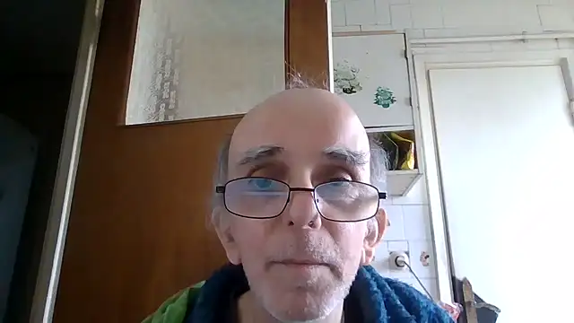 mariusica1xh online show from April 11, 2026, 9:46 am