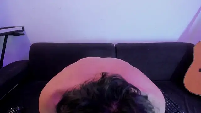 Henrikk senn online show from March 8, 2026, 8:40 am