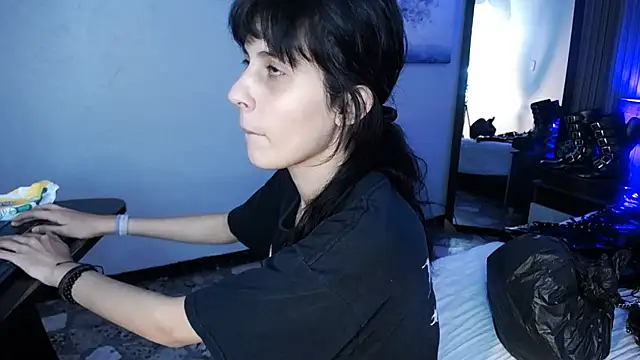 bellatrix25 online show from December 27, 2024, 8:07 pm